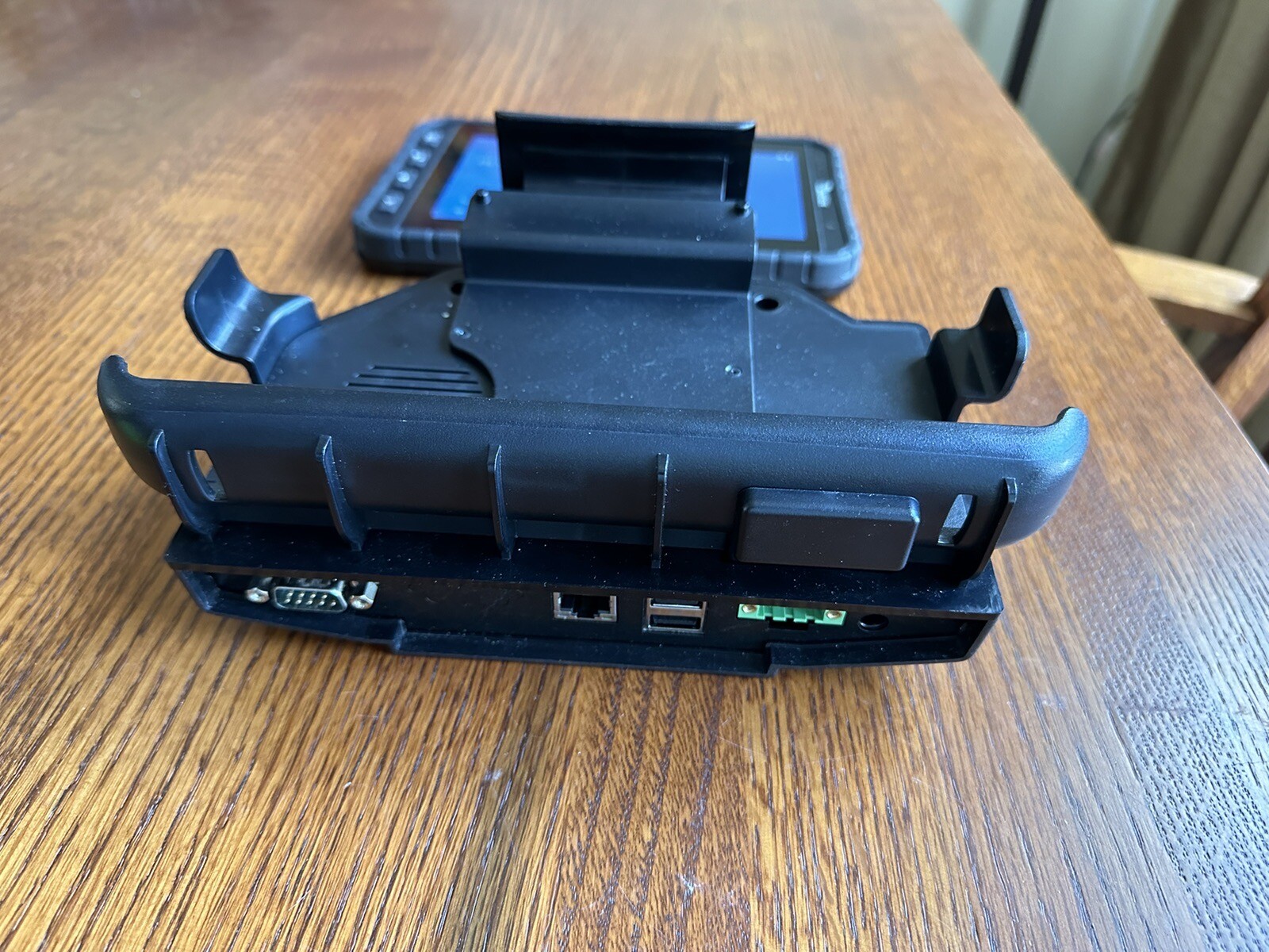 Winmate – M700 Series 7″ Rugget Tablet with Vehicle Docking Mount