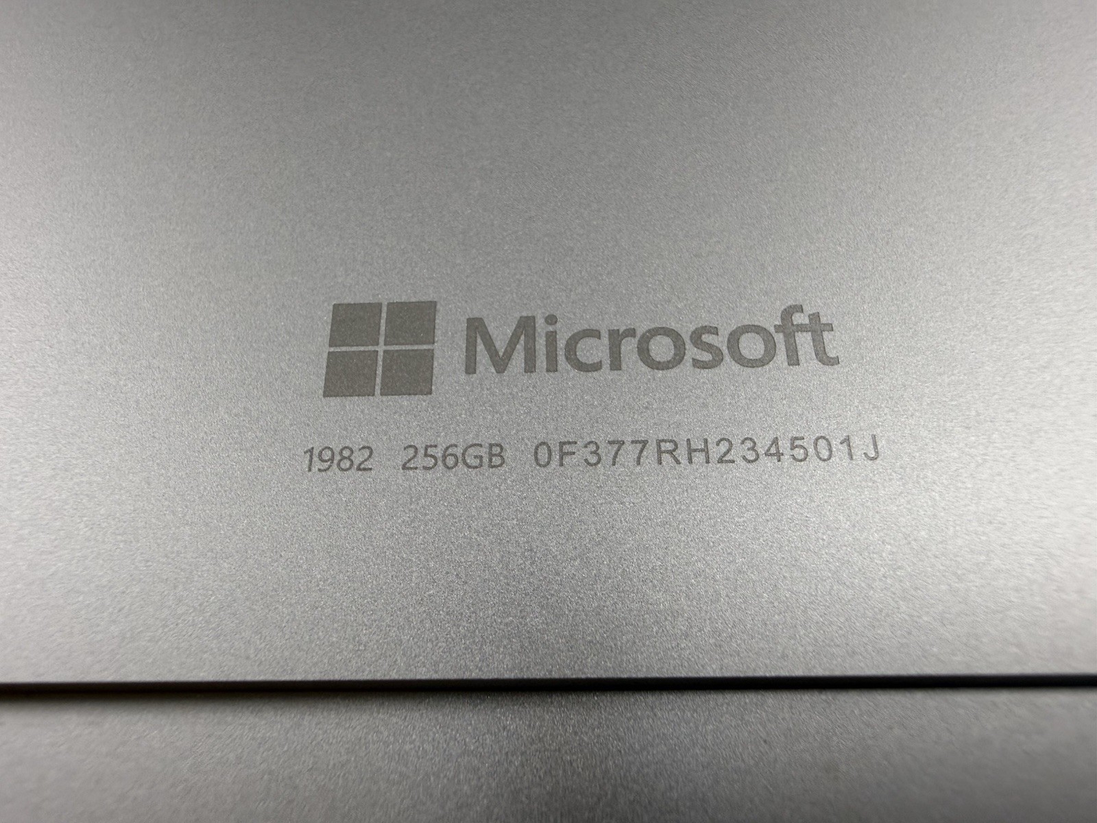 Microsoft Surface Pro 8 (1982) i5-1145G7 – 16GB RAM – 256GB 120Hz – Win 11 Pro