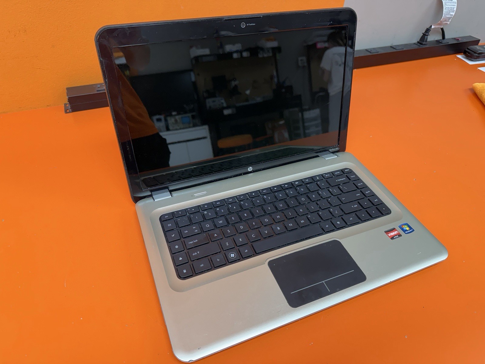 HP dv6-3217cl AMD A6-RADEON/4GB No hard drive No OS