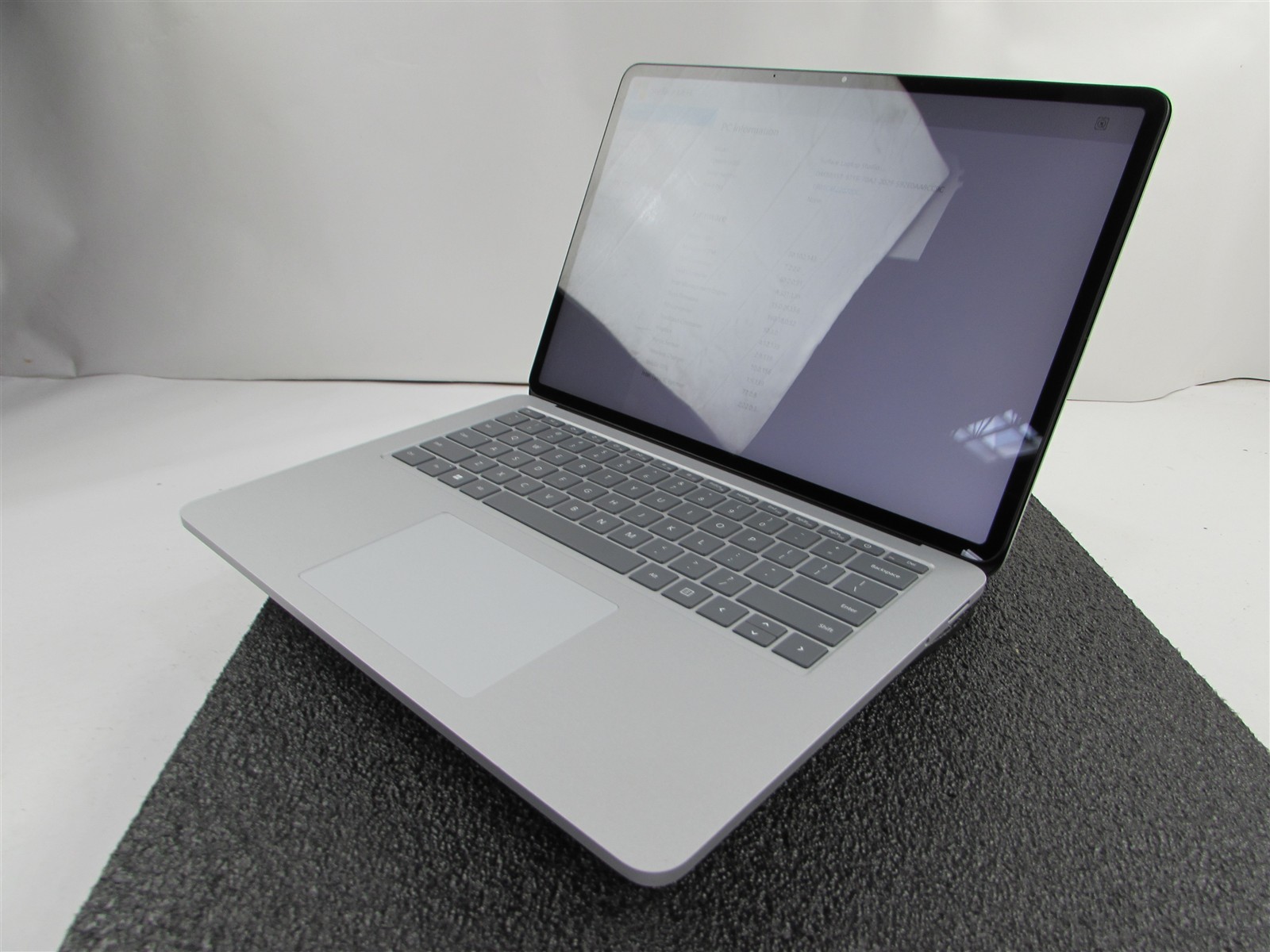 Microsoft Surface Laptop Studio 1964 i7-11370H 1TB SSD 32GB RTX A2000 *No A/C*