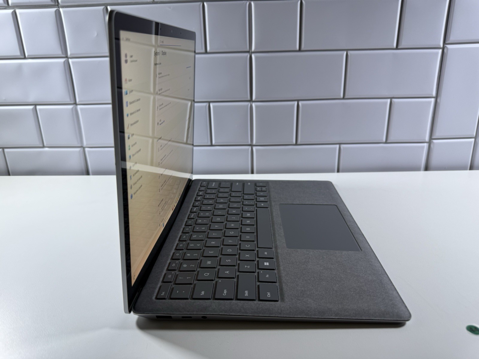 Microsoft Surface Laptop 5 13.5” 1950 Intel Core i7-1265U 16GB RAM 512GB READ”