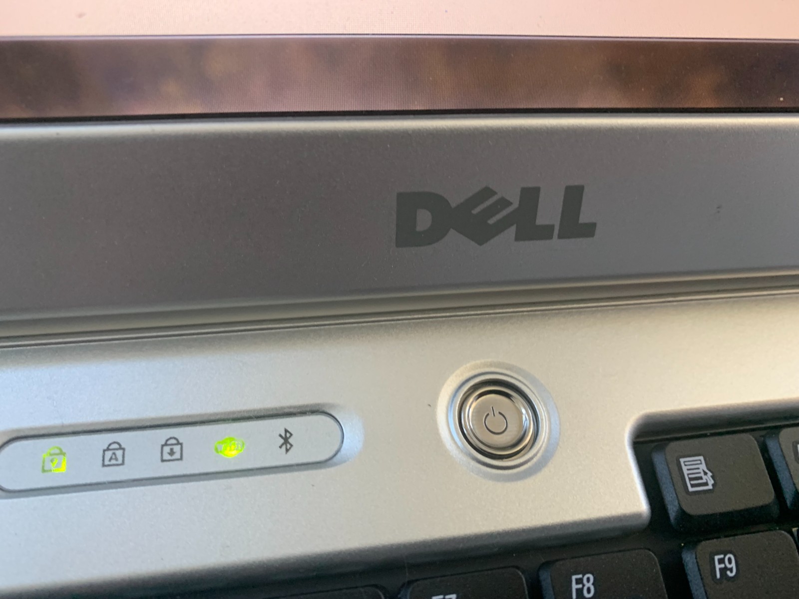 Dell Inspiron 640m 14″ Intel Core Duo T2050 1.6GHz 1GB RAM 120GB HDD Win 7 Pro