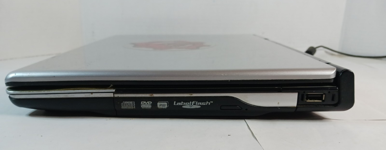 Gateway T-Series W350A 14” Laptop *Needs Repair* + AC Wall Unit/Charger Battery