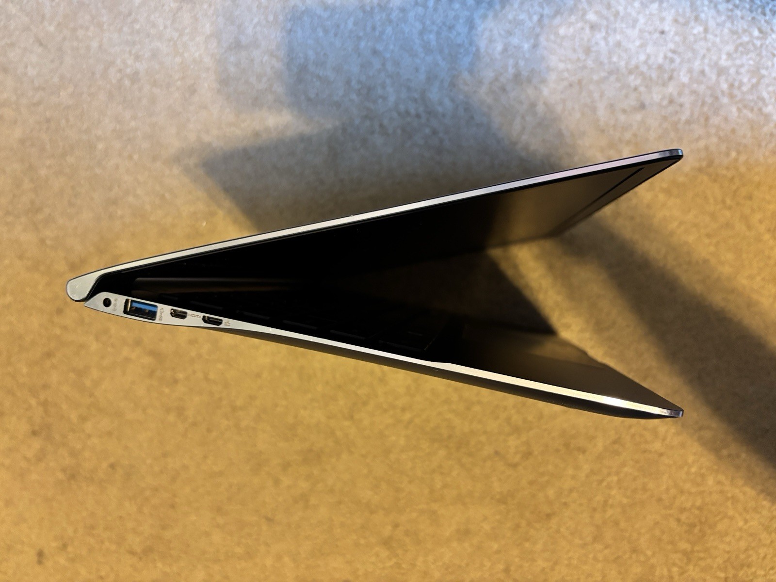 Samsung NP900X3C (Core i5 3317U, 4GB RAM, 128GB SSD)