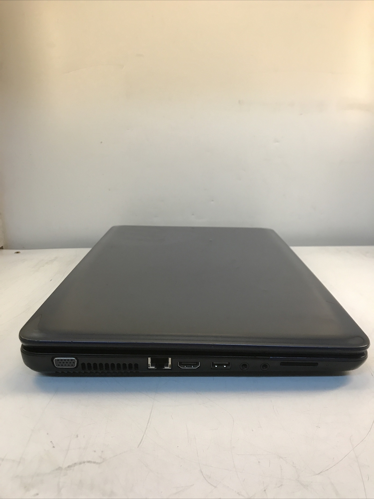 HP 2000 Notebook AMD E-300 APU Radeon HD 1.30GHz 4GB Ram No HDD Boot to BIOS