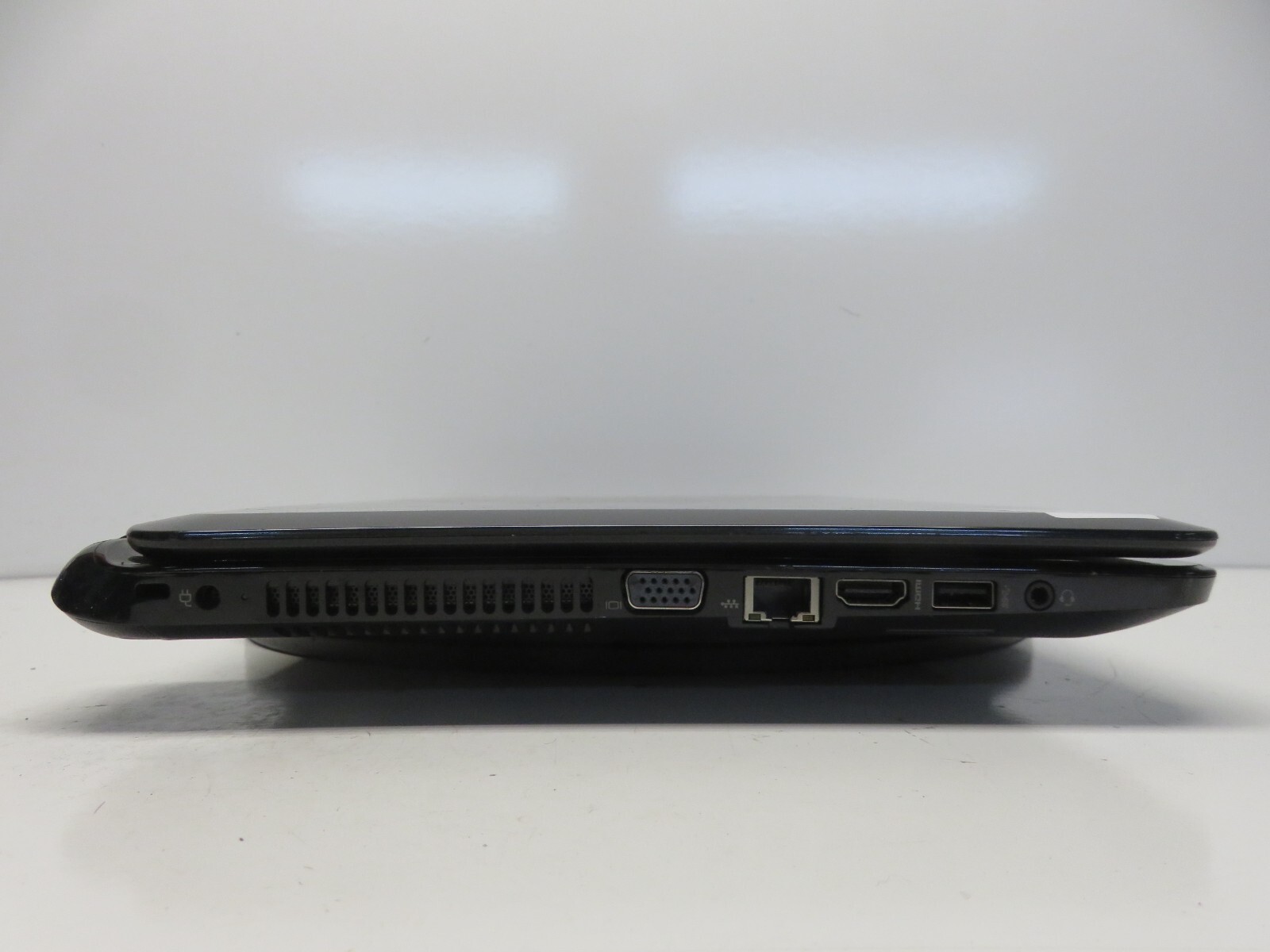 HP 15 Intel Pentium N3520 2.16GHz 4 GB NO HDD No Batt READ
