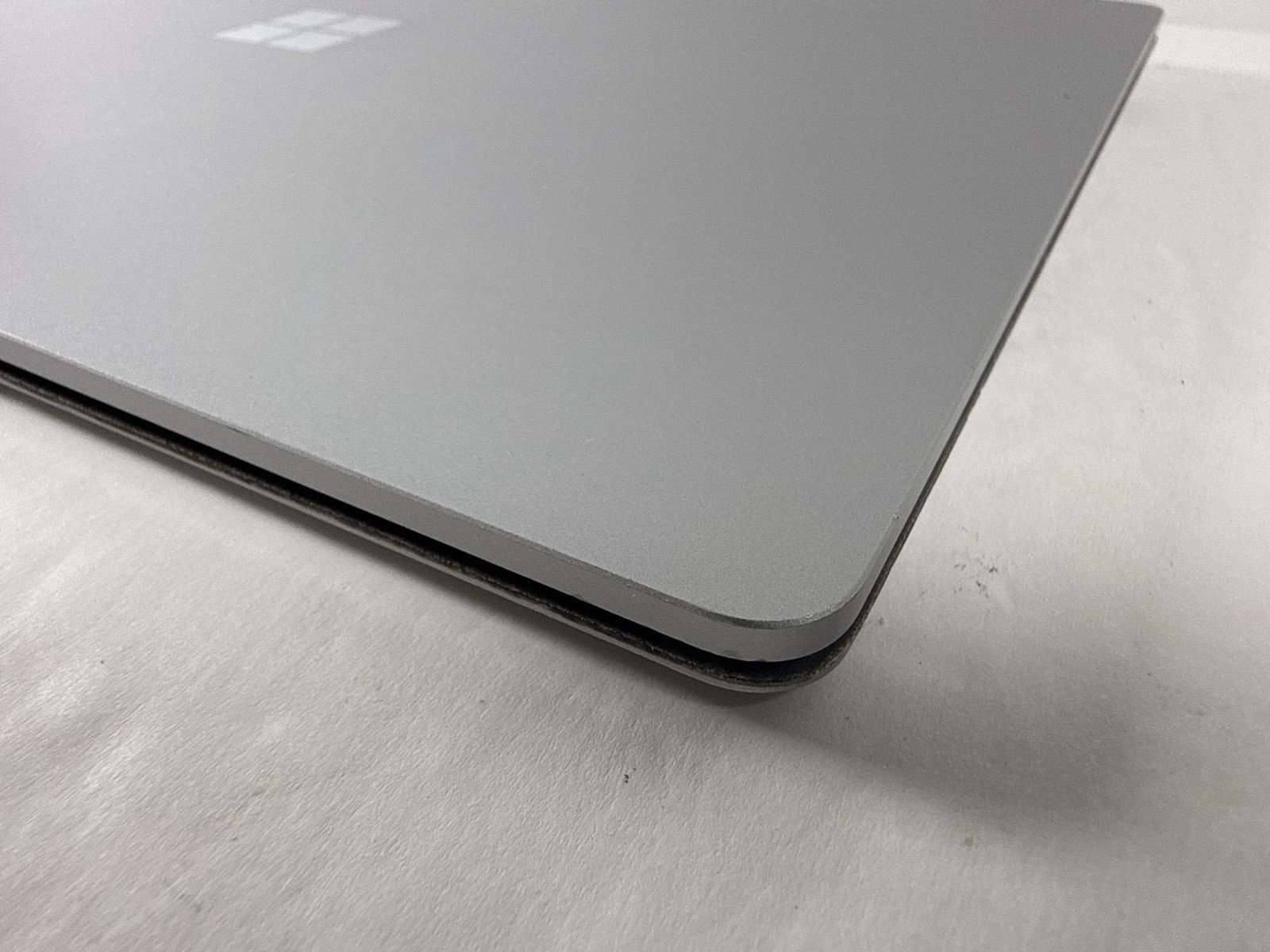 Microsoft Surface Laptop 5 13.5” 1950 Intel Core i7-1265U 16GB RAM 512GB NVME