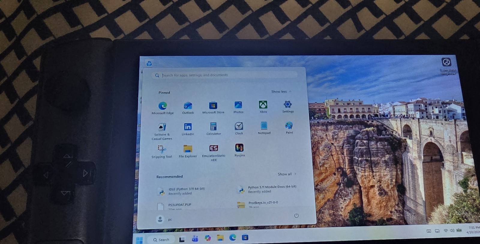 GPD win 3( i7-1195G7);SECREEN PROTECTOR, 2TB.