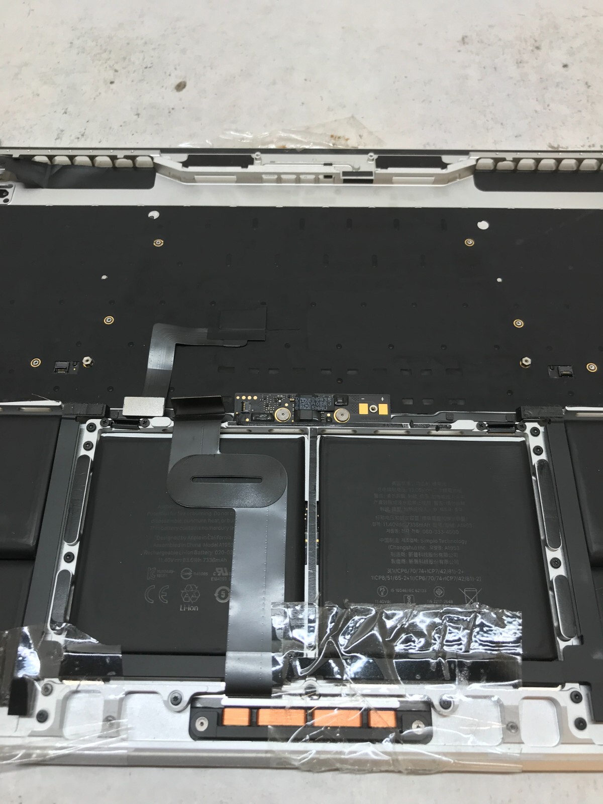 Apple MacBook Pro Touch/2018 A1990 Palmrest NO MOTHERBOARD For Parts/Repair- -DW