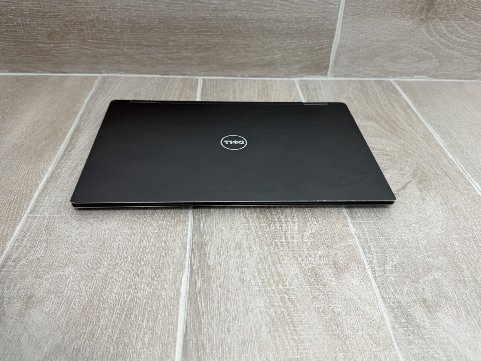 Dell XPS 13 9365 13.2″ Touch Laptop Core i7-7Y75 8GB RAM 256GB NVMe SSD