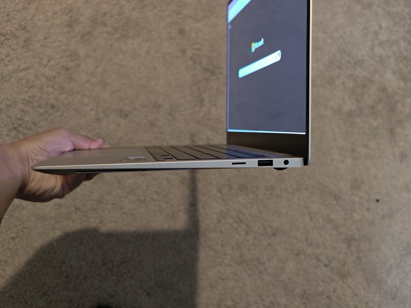 14 inch Samsung Galaxy Book3 Pro, 512gb sand 16gb of ram. [read discription]