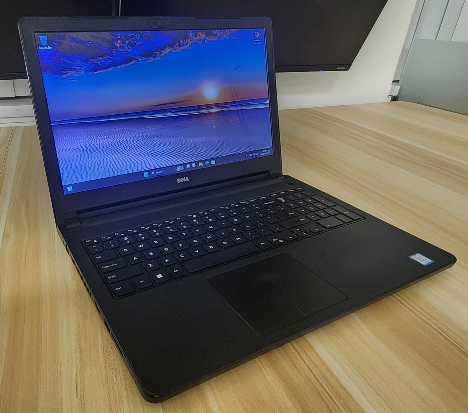Dell Inspiron 5566 i7 7th Series 3.5GHz 16GB DDR 240GB SSD + 1 TB HDD 15.6″ LCD