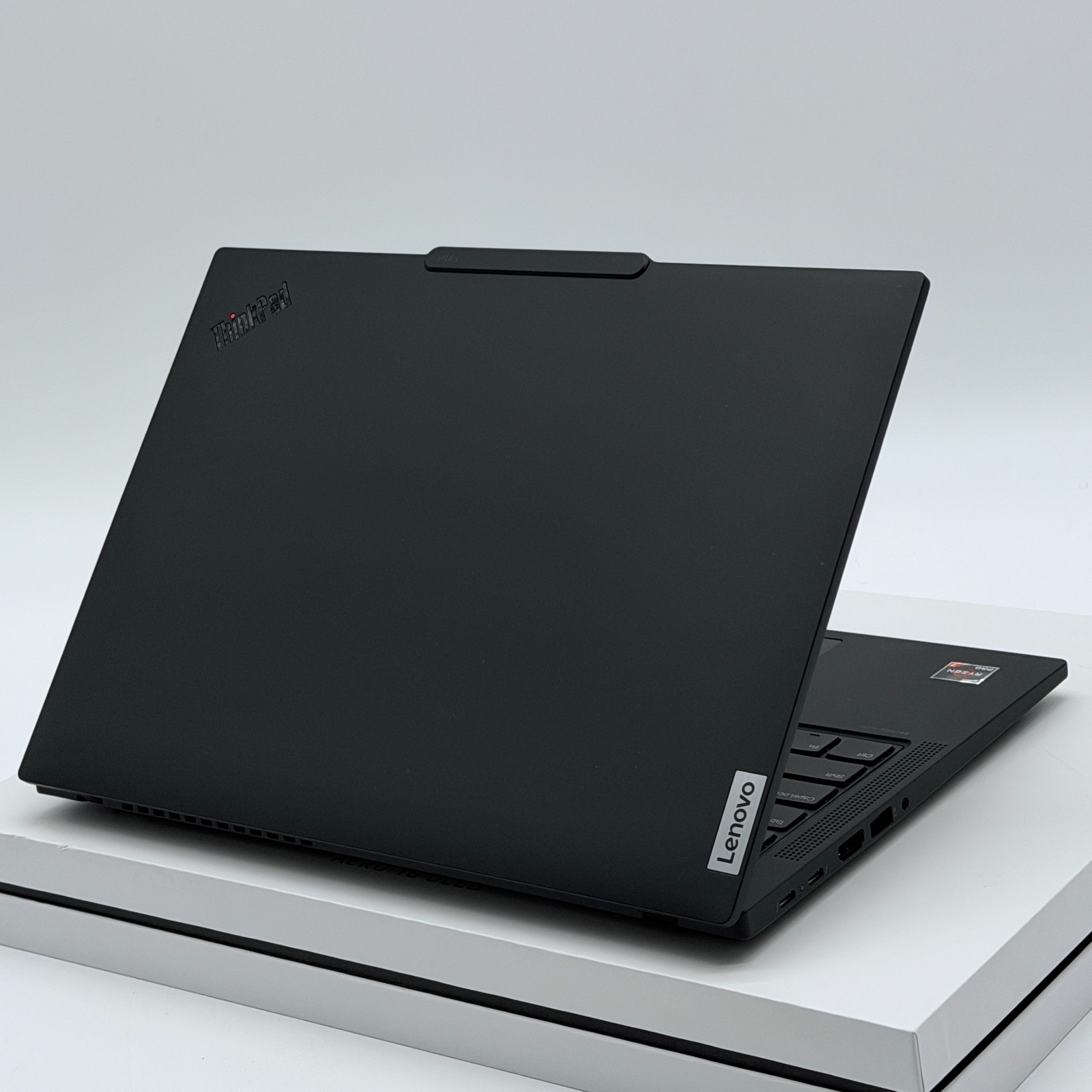 EXCELLENT ThinkPad P14s Gen 5 2.8K OLED Ryzen 7 8840HS – 64GB RAM – 1TB Win11Pro
