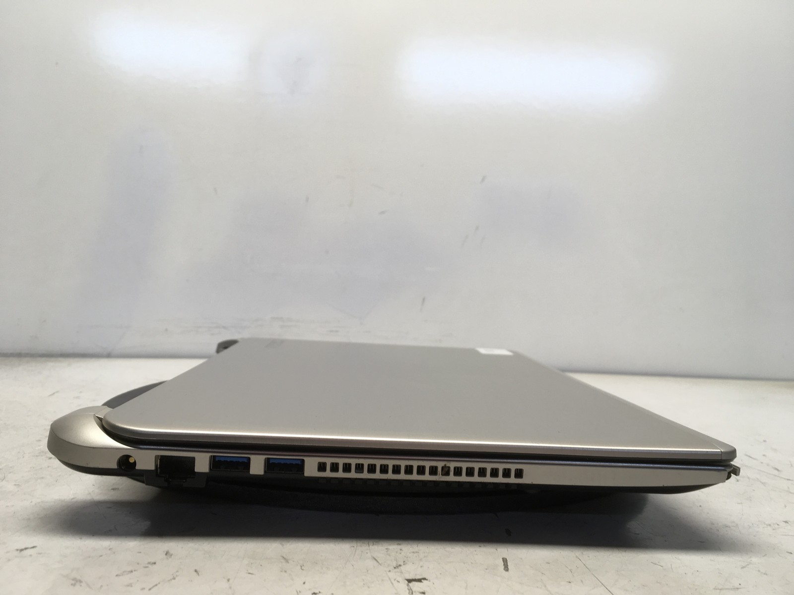 Toshiba Satellite E45-B4200 Intel i5-4210U 1.7GHz 6 GB NO HDD No Batt