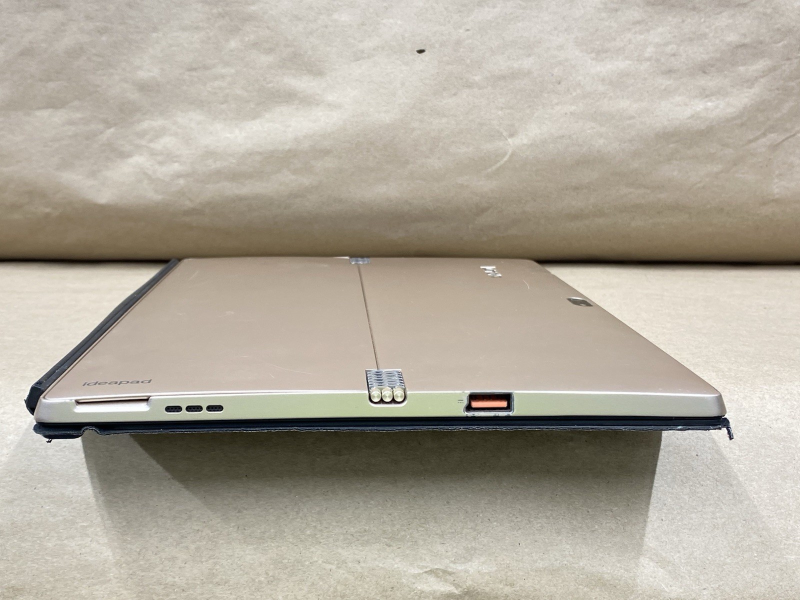 Lenovo 80QL – 12″ 2160*1440 – m5-6Y54 – 4GB – 128GB SSD – Win 10 Pro