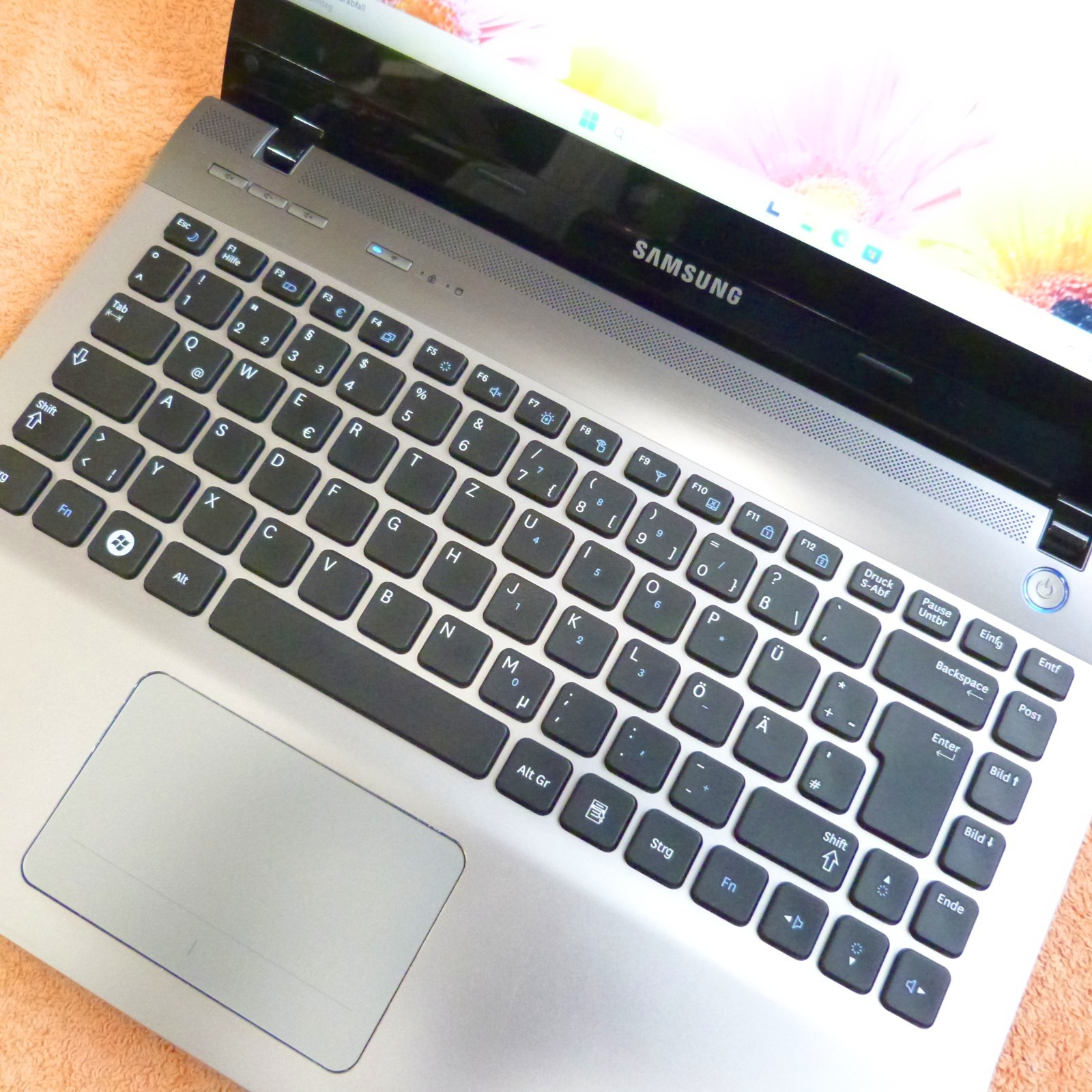 Samsung QX412 14″ METAL Netbook l Windows 11 l SSD NEW l 10GB RAM TURBO i5