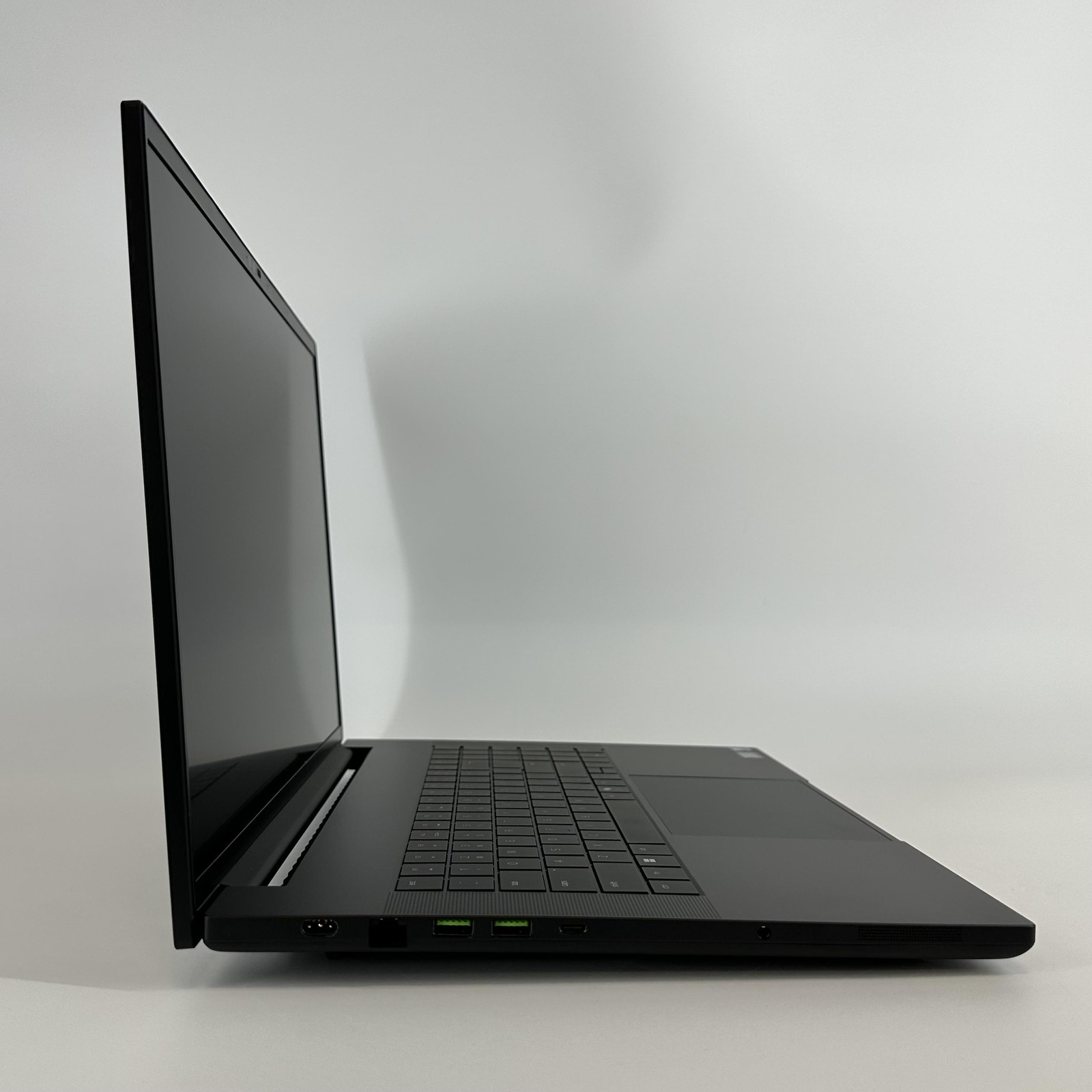Razer Blade 18 240Hz UHD+ 2025 2.7 GHz Ultra 9 275HX 64GB 2TB/1TB RTX 5070 Ti