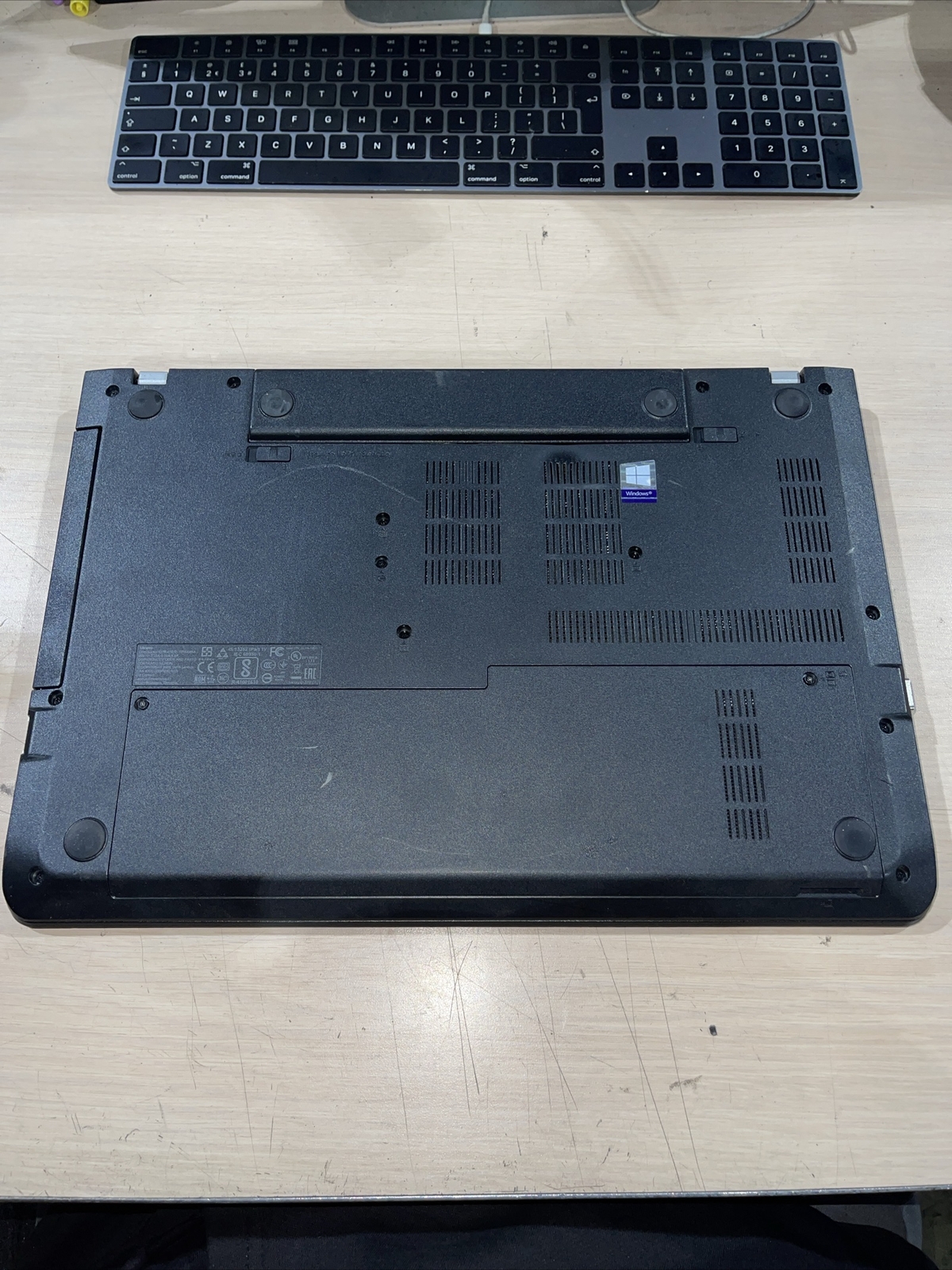 Lenovo ThinkPad E570 Intel Core i3-7100U 2.40GHZ 8GB RAM NO HD
