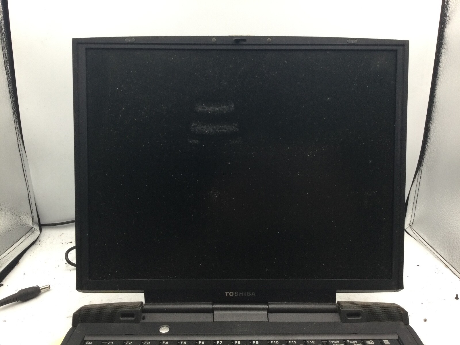 Toshiba Satellite Pro 6100 – FOR PARTS – INTEL PENTIUM 4 – 512MB RAM – READ – BB