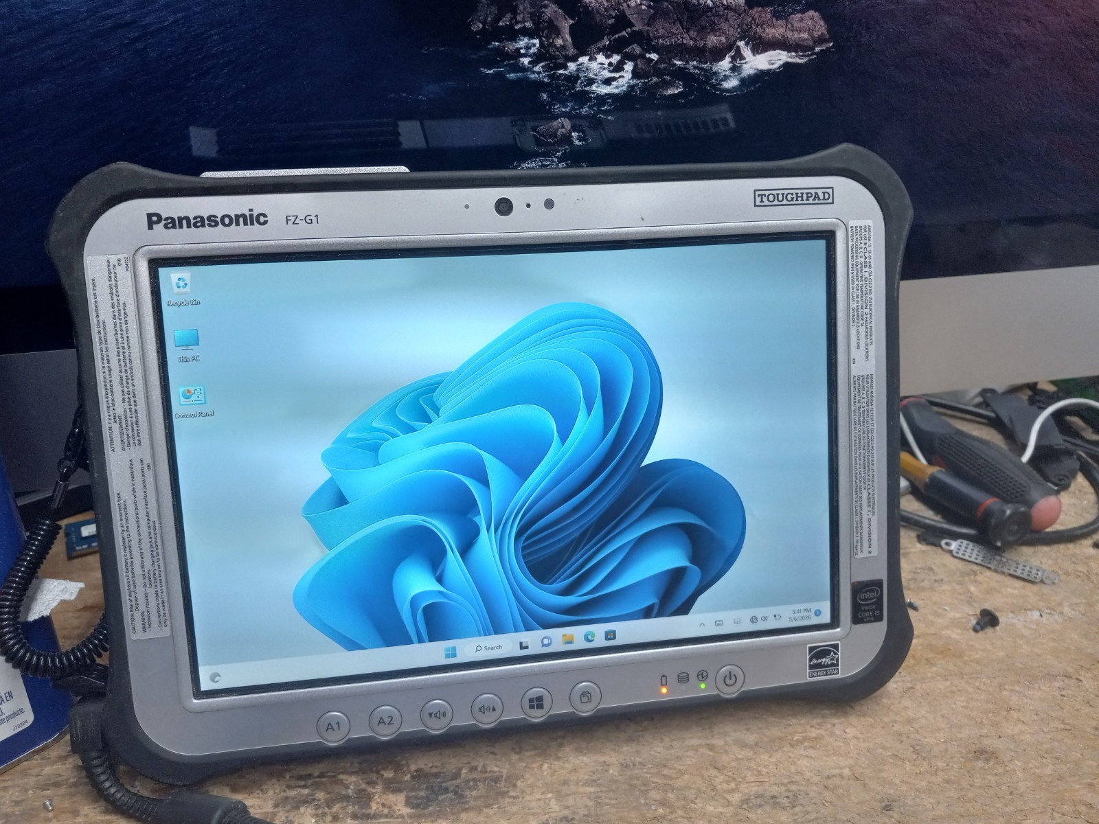 Panasonic Toughpad FZ-G1 10.1″ Core i5-5300U 8GB RAM 128gb SSD STYLUS Scanner