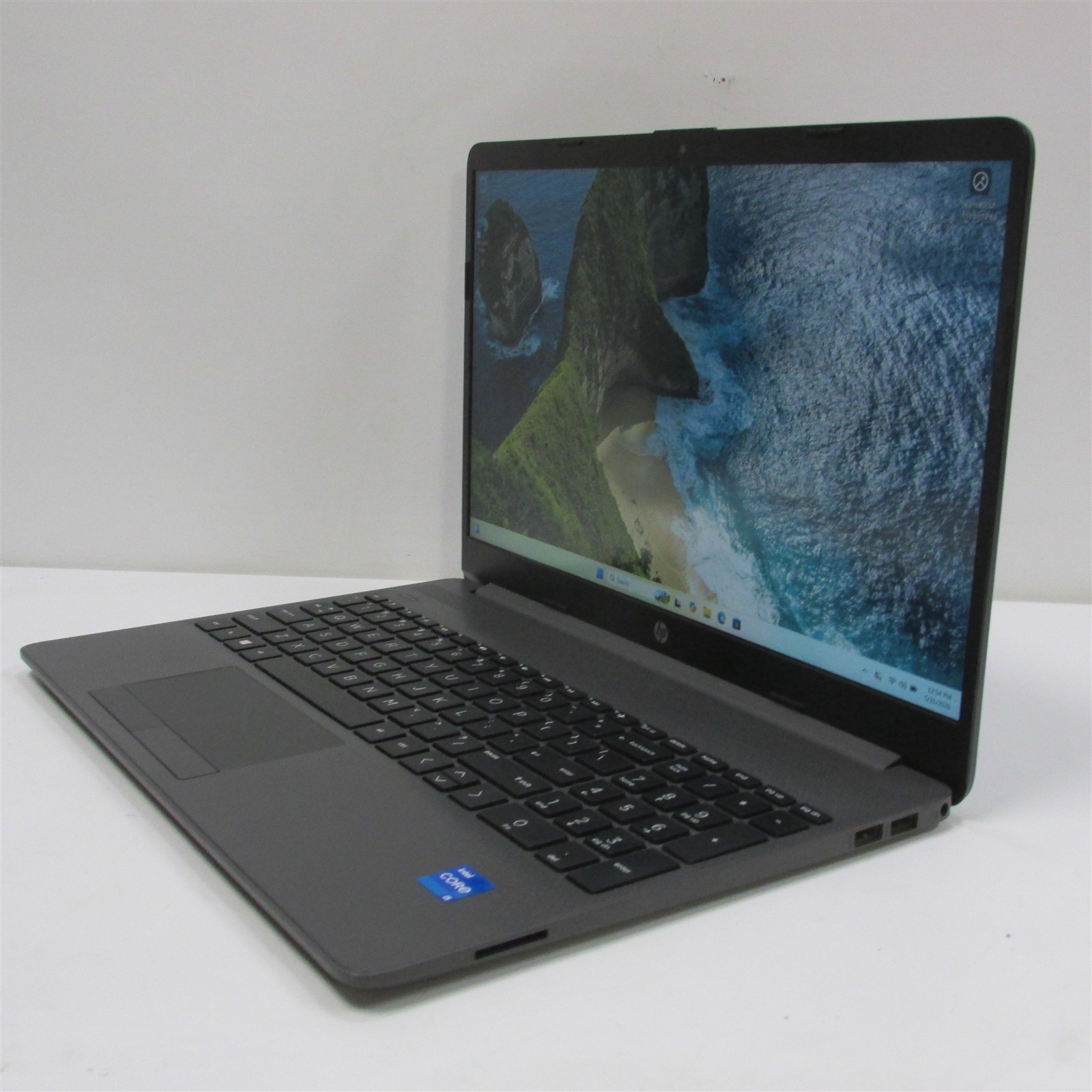 HP 250 G8 Notebook i5-1135G7 2.4GHz 16GB RAM 512GB NVME 15.6″ Windows 11 Pro