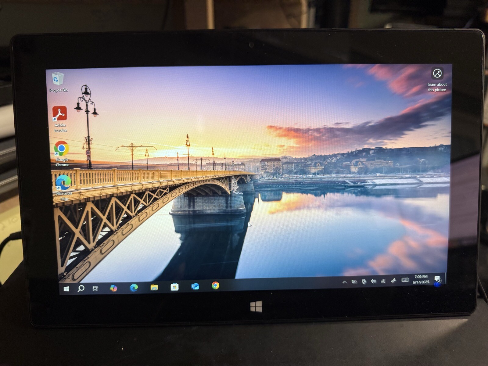 10.6″ Surface Pro Intel i5-3317U @ 1.7GHz / 4GB RAM / 64GB SSD / Bad Battery