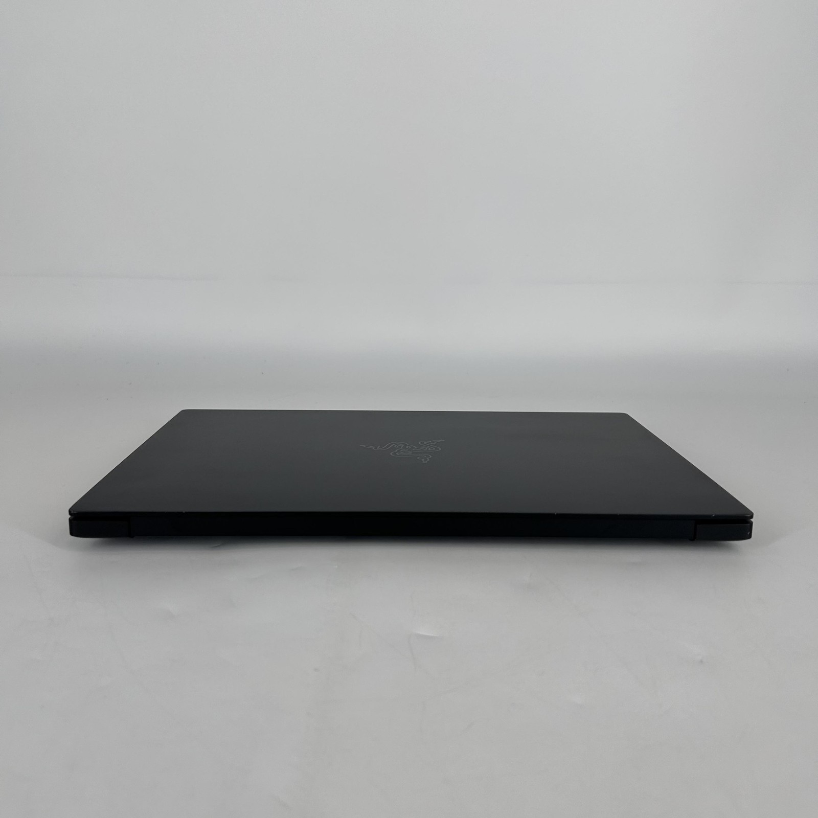 Razer Blade Stealth 13 FHD i7-8565U 1.80GHz 8GB 256GB SSD Good Chipped Screen
