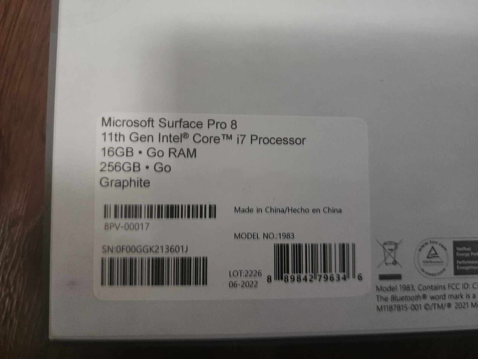 *EMPTY BOX* Microsoft Surface Pro 8 13″ Touch 256 GB SSD, Intel Core i7 11th