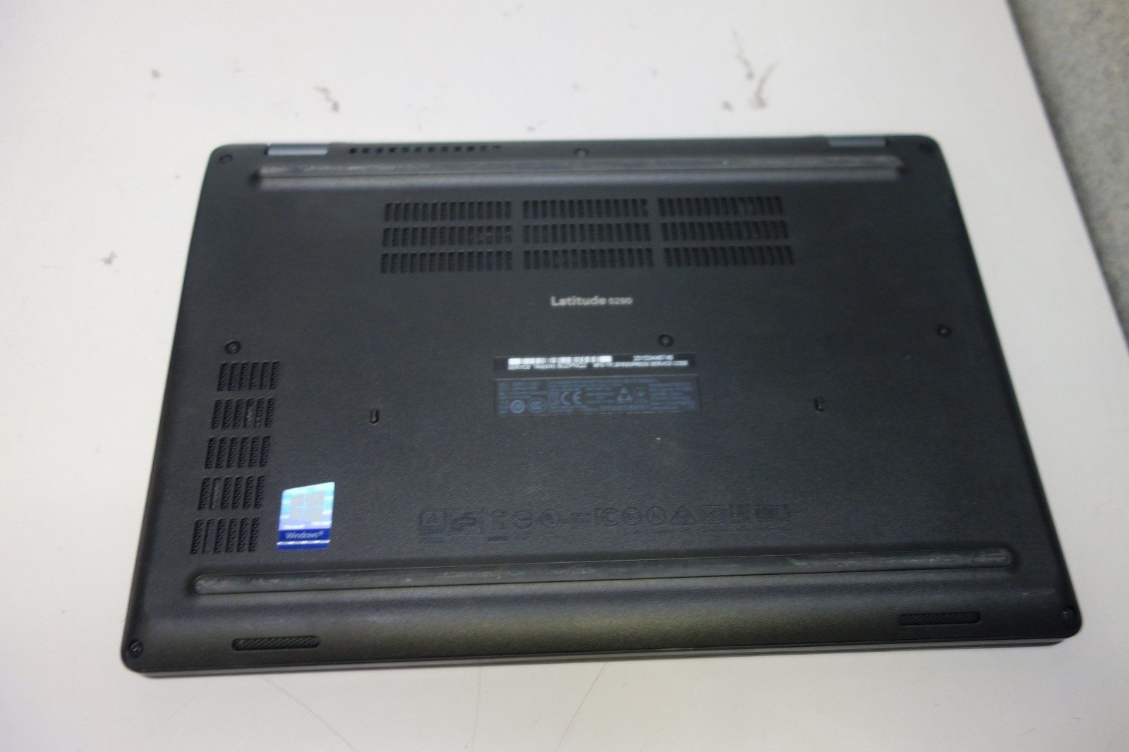 Dell Latitude 5290 12.3″ i3-7130U 2.7GHz 16GB Laptop [NO HDD/AC/OS]