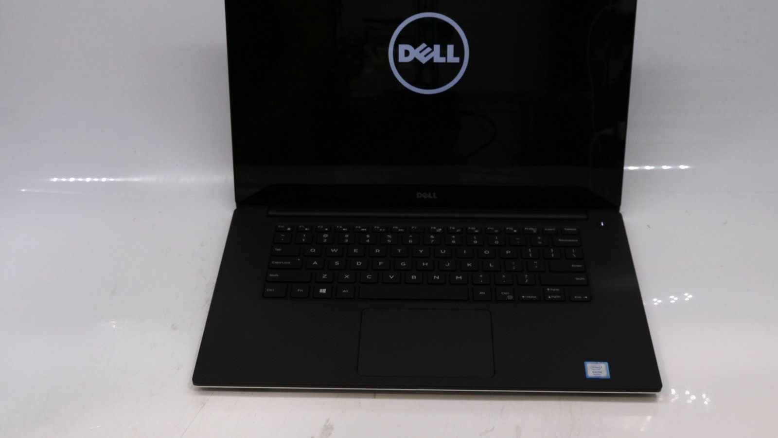 Dell Precision 5510 16″ Xeon E3-1505M 16GB 1TB – Very Good