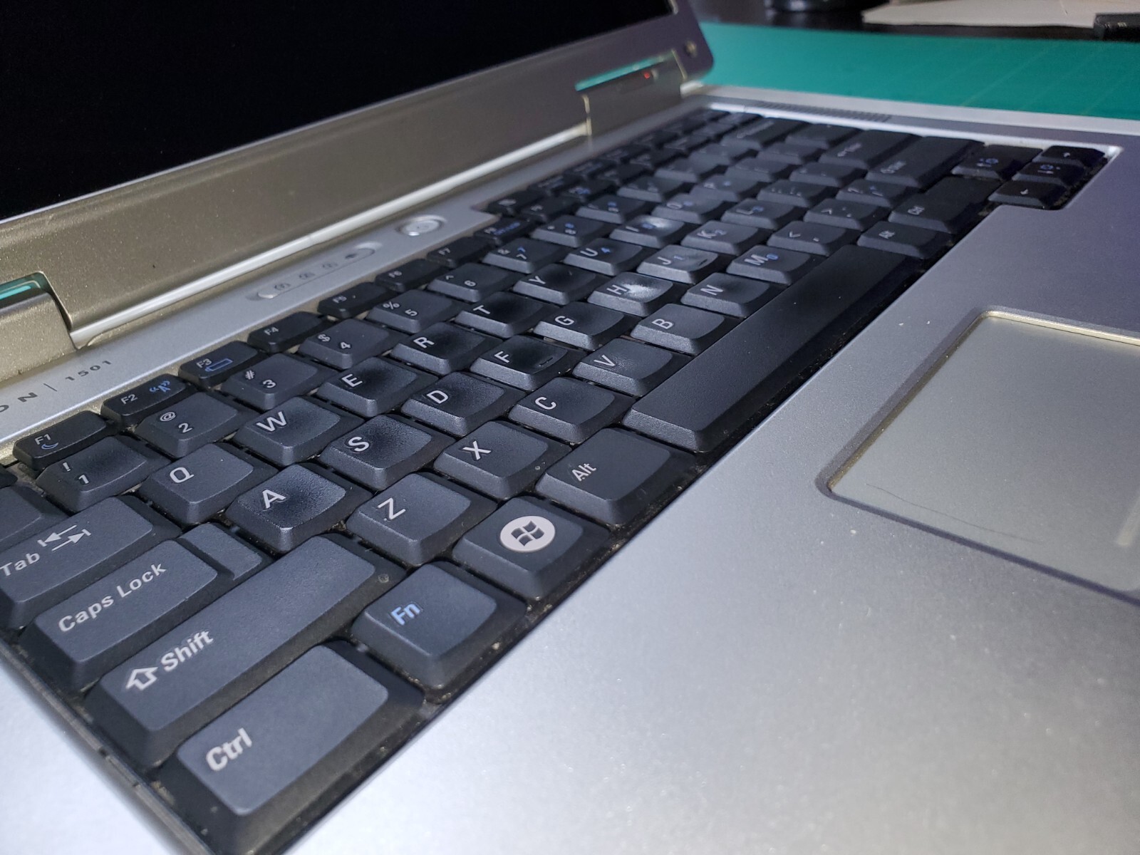 RETRO DELL LAPTOP Dell Inspiron 1501, AMD Athlon 64 X2 1GB RAM. With Charger