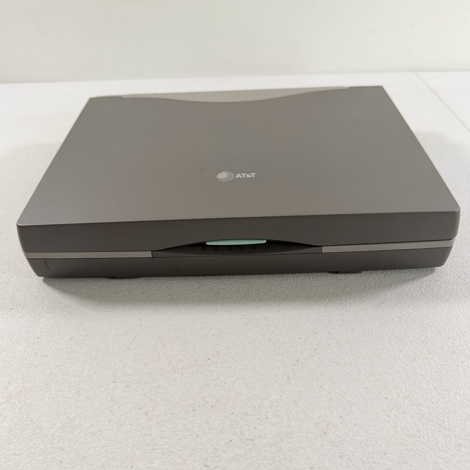 Vintage Retro AT&T Safari 3151 Laptop Computer POWERS ON NO BOOT DEVICE READ