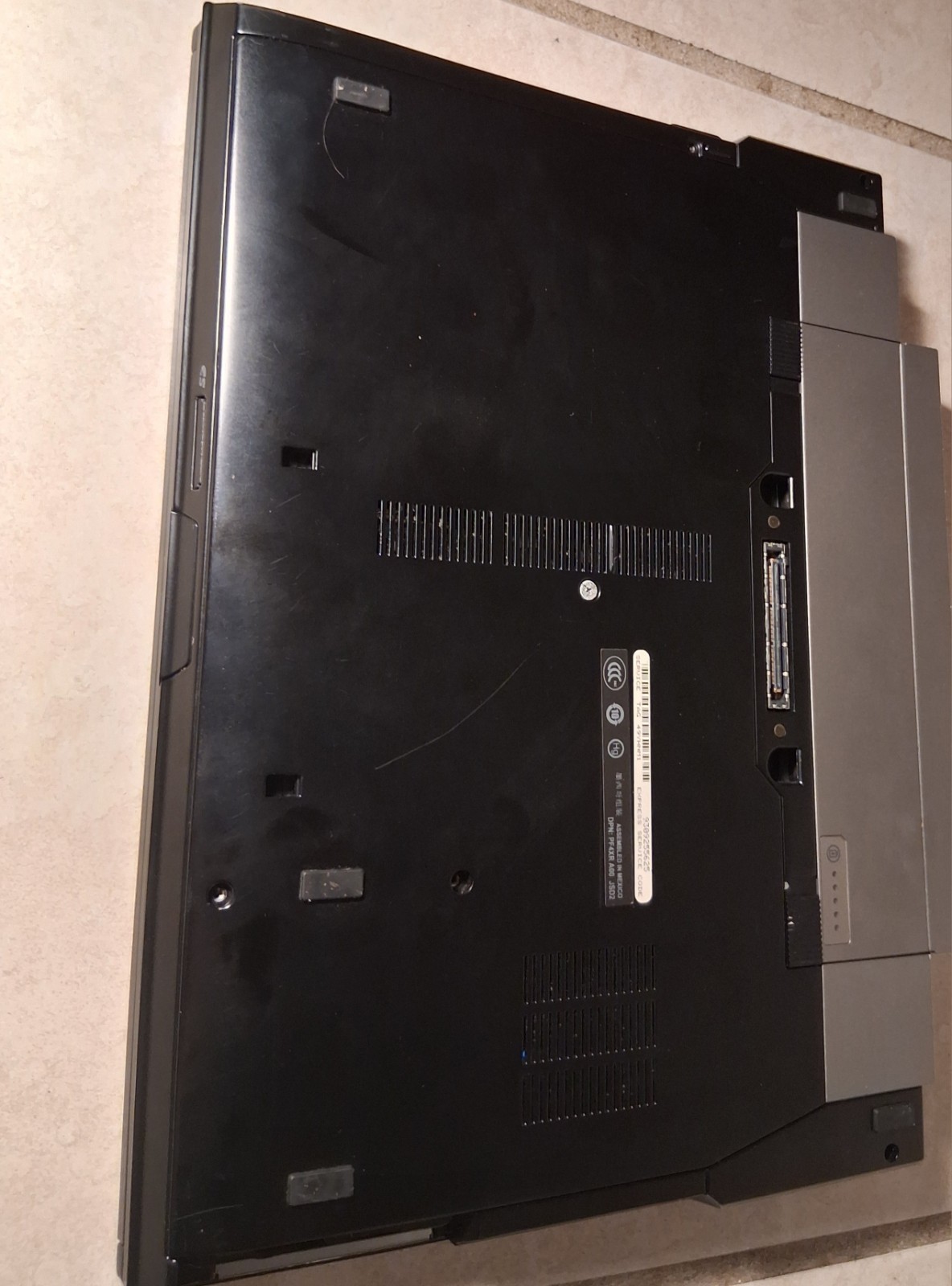 Dell latitude e6400 Windows XP Sp3 250GB 4GB ram charger Included Good Battery