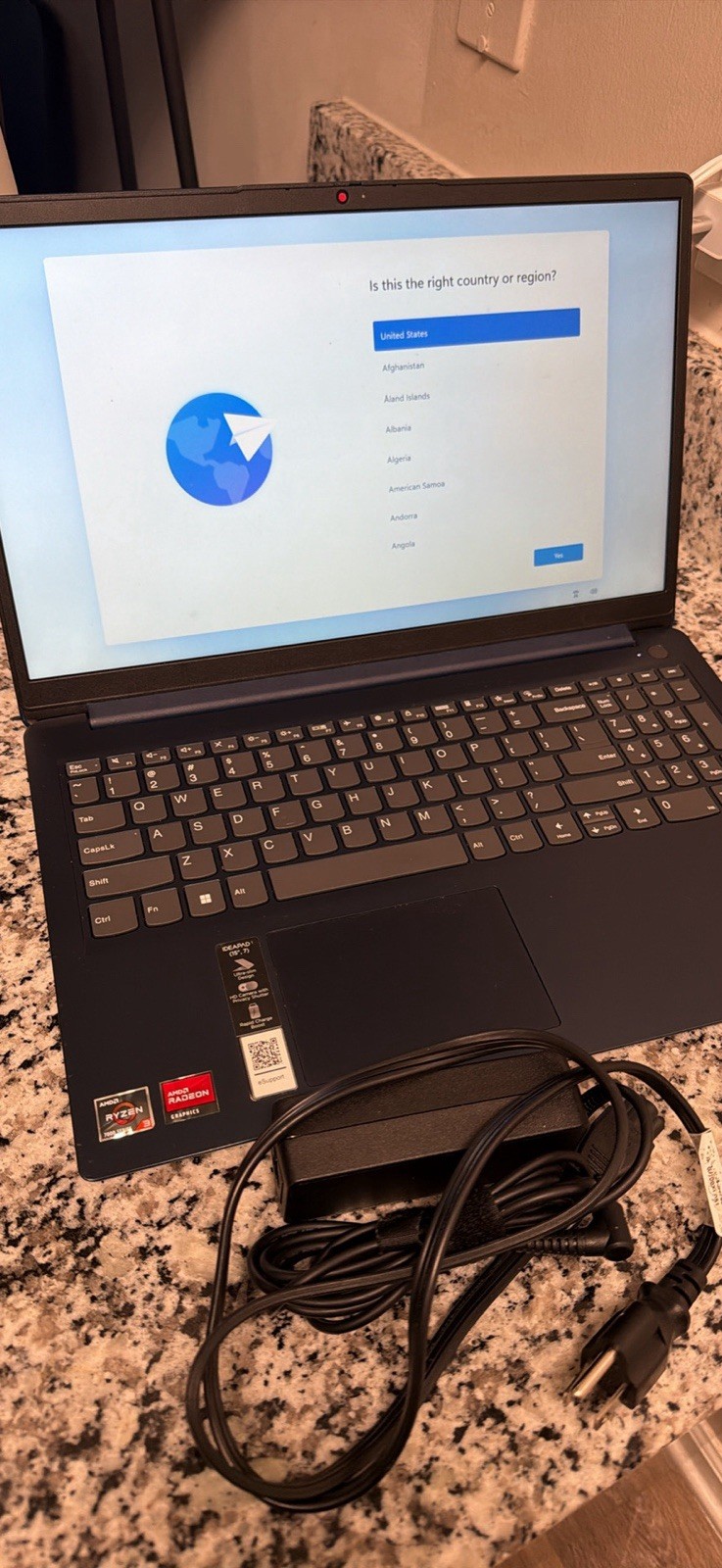 Lenovo IdeaPad 1 15AMN7 15.6″ Ryzen 3 7320U 8GB 256GB SSD Blue