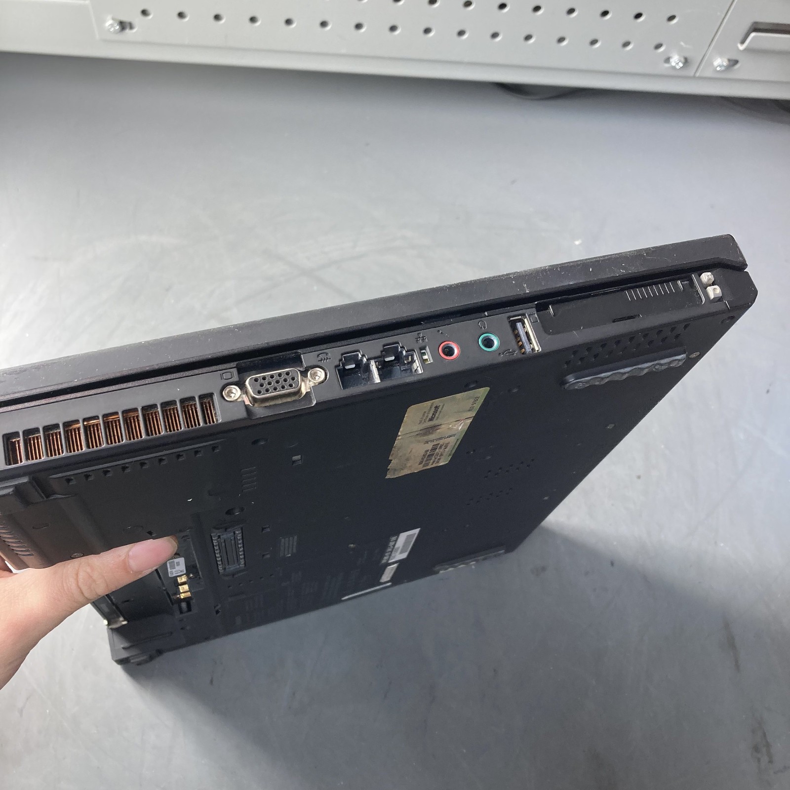 Lenovo ThinkPad T61 14″ Laptop Core 2 Duo T7500 2.20GHz 4GB RAM 120GB SSD WinXP