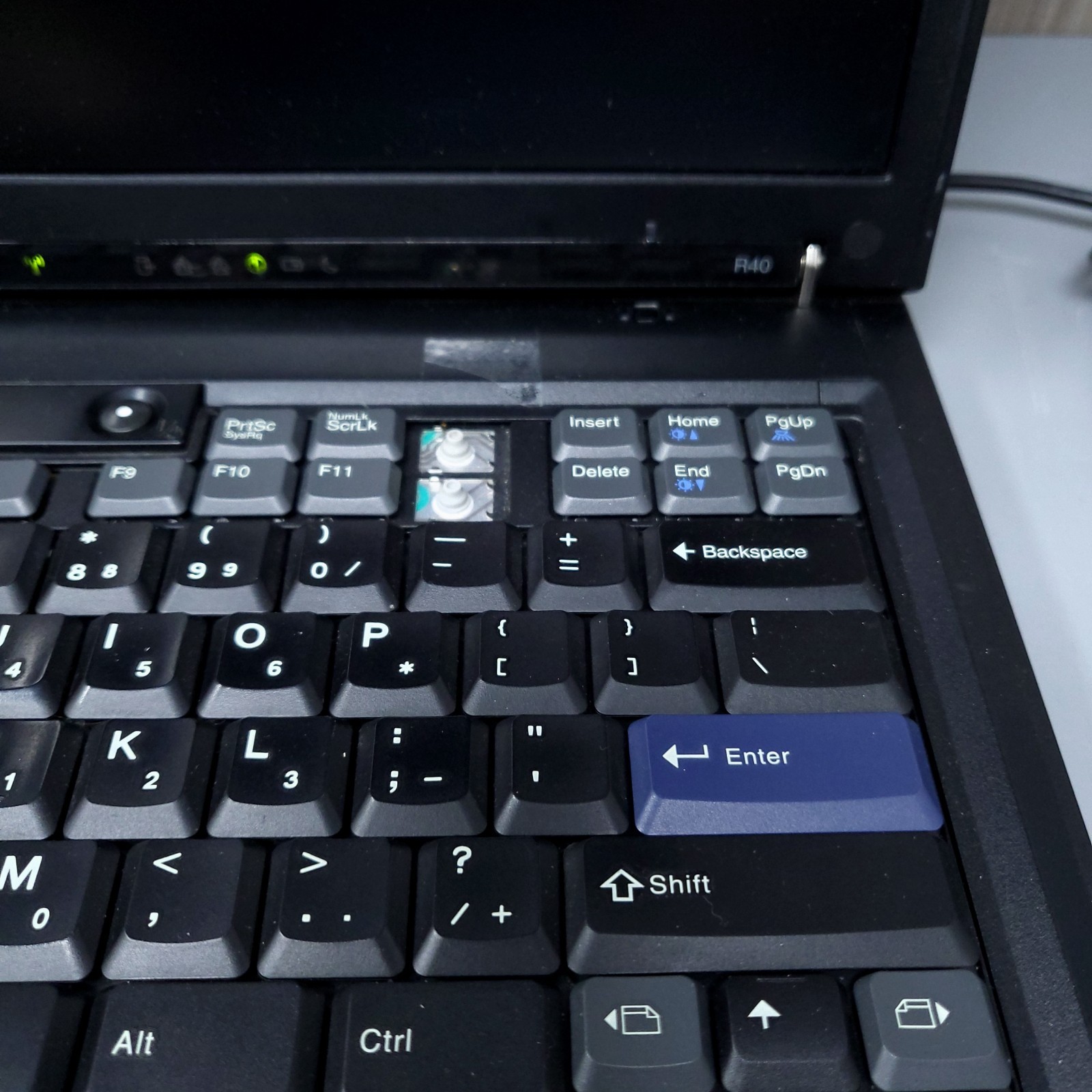 IBM ThinkPad R40 Type 2897 Laptop 512 RAM Pentium M 1.4GHz Win XP Pro Tested