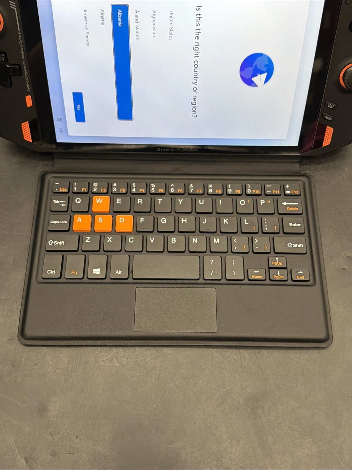 USED OneXPlayer Handheld Gaming PC (i7-1195G7 16GB RAM 2TB SSD W11) Black/Orange
