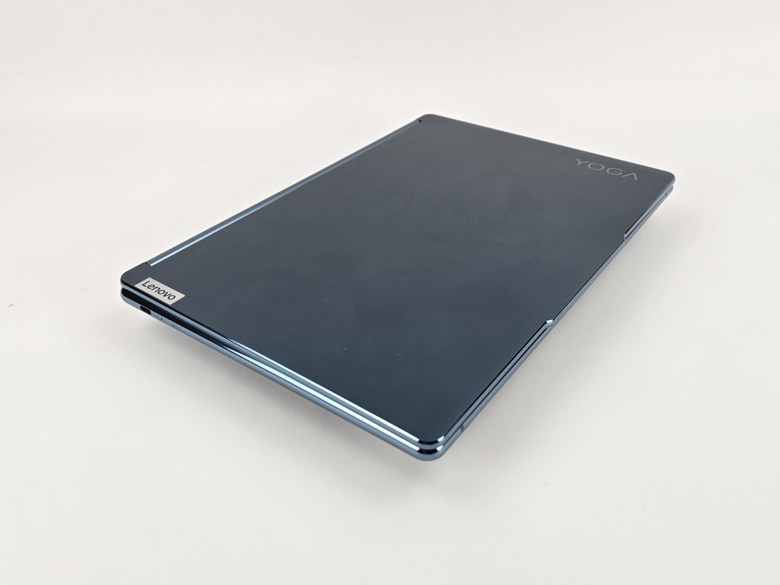 Lenovo Yoga Book 9i Dual 13.3″ 2.8K OLED Ultra 7 155U 16GB 1TB – Used – READ