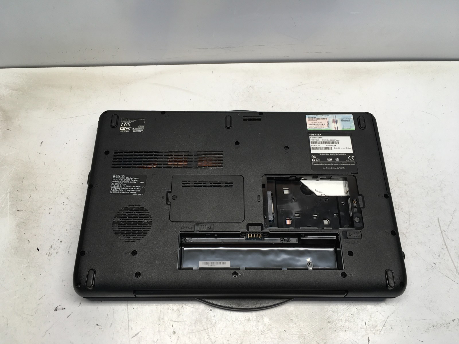 Toshiba Satellite L550 Intel Pentium Dual-Core T4400 2.2GHz 1 GB NO HDD/Battery