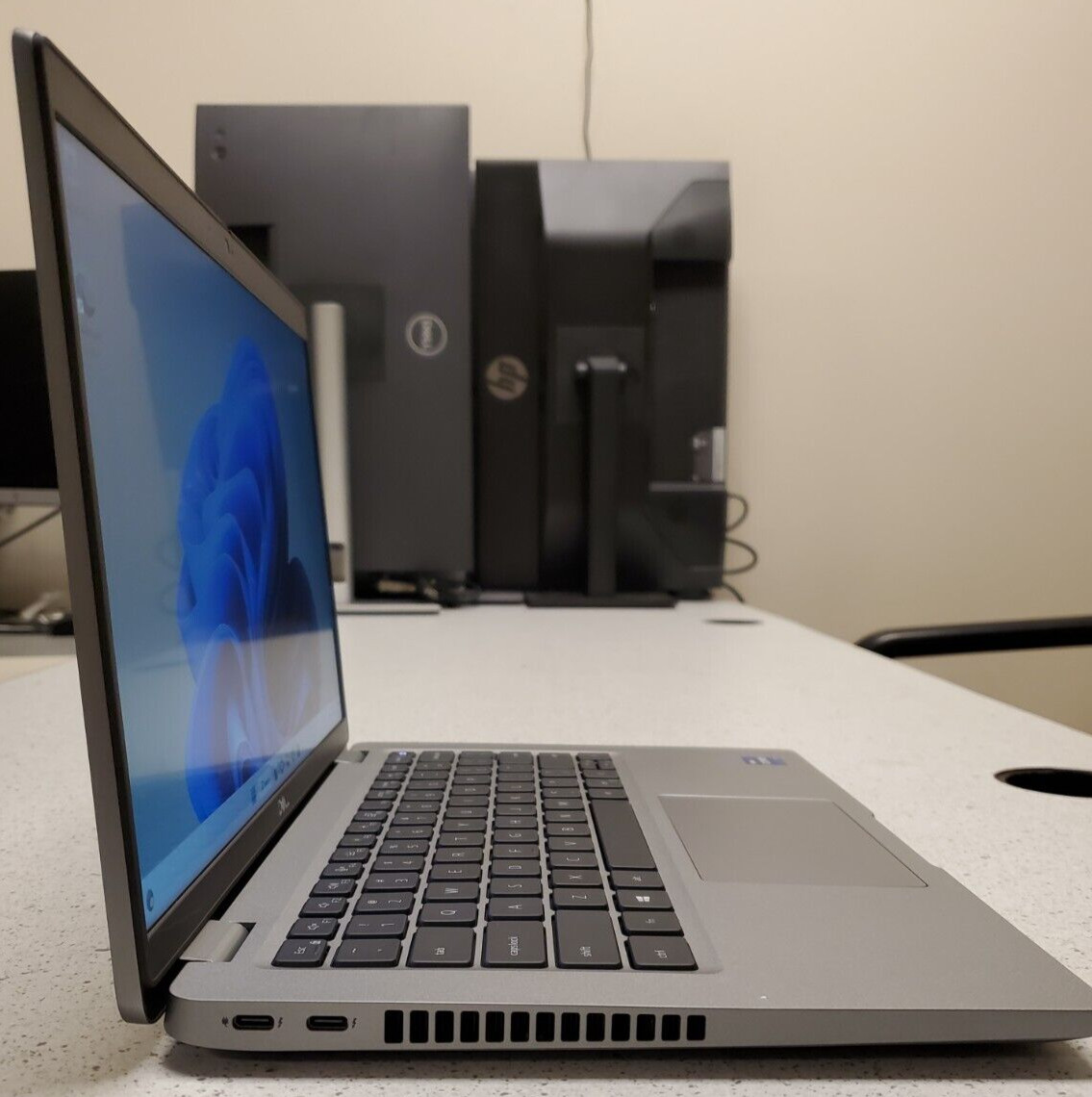 DELL Latitude 5420 i5 11th GEN w/power adapter