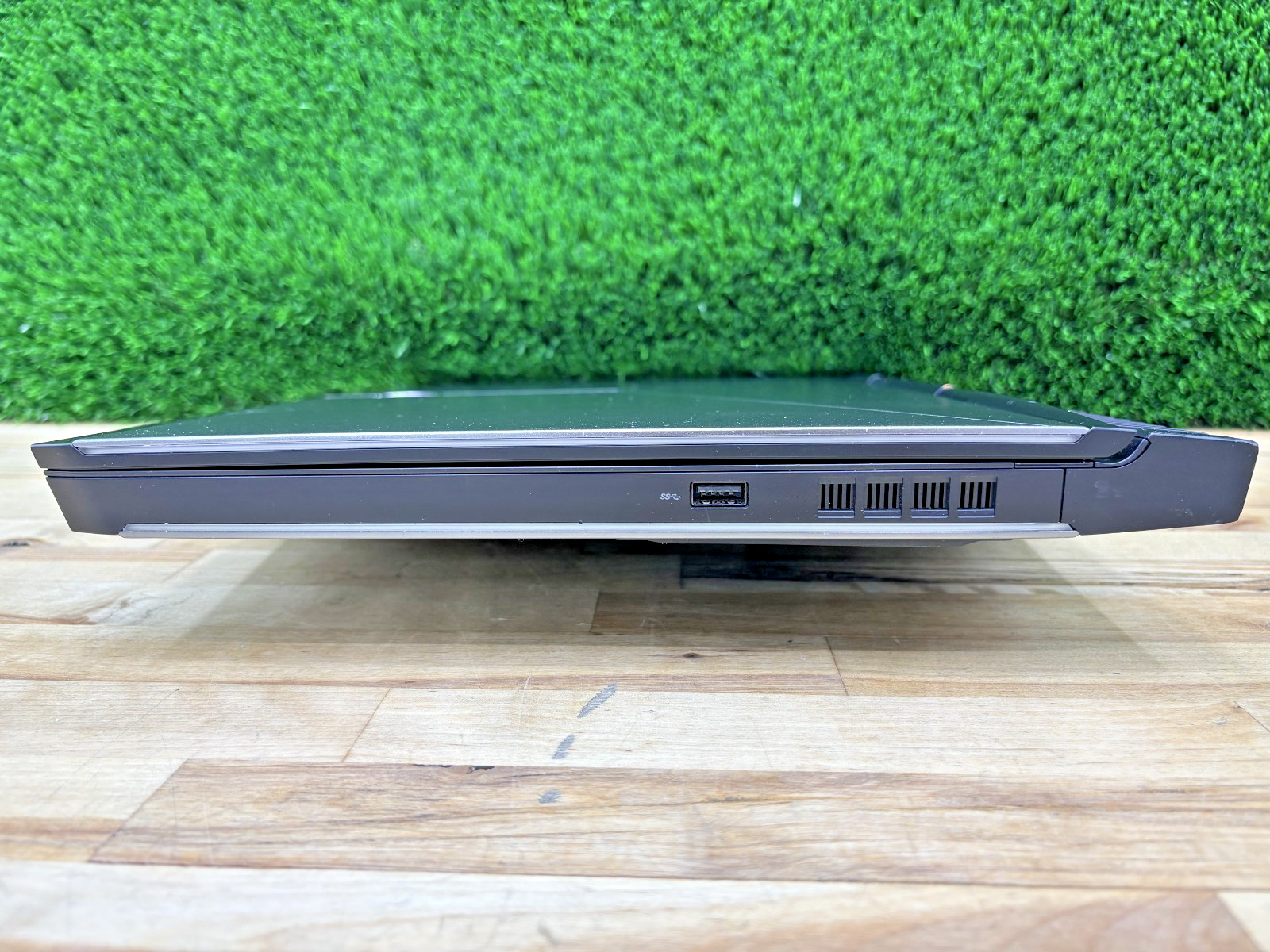 Dell Alienware 15 R3 Intel i7-7th Gen 2.80GHz 32GB RAM 512GB SSD Nvda GTX 1060*