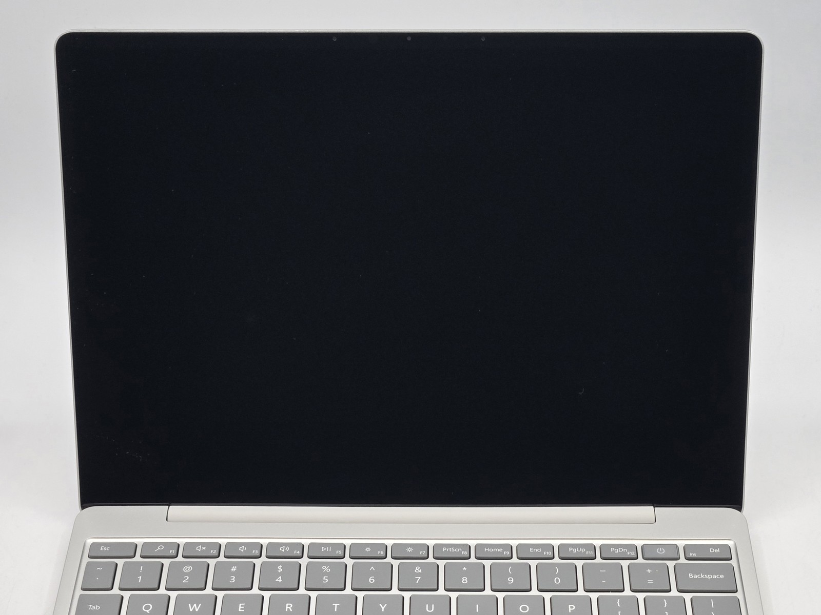 Microsoft Surface Laptop Go 2 12″ 1536 x 1024 Touch I5-1135G7 128GB SSD 8GB W11