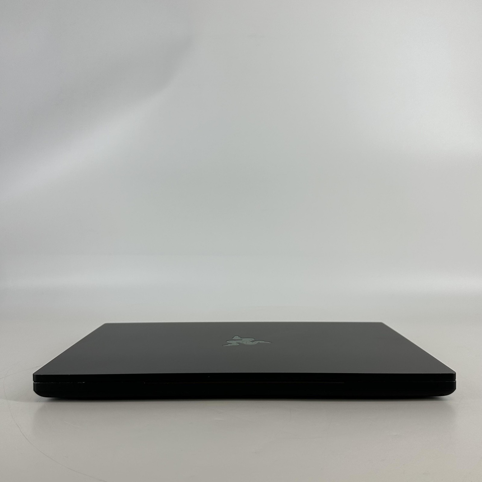 Razer Blade 16 120Hz UHD+ 2.2 GHz i9-14900HX 64GB 2TB/2TB RTX 4090-TINTED LCD