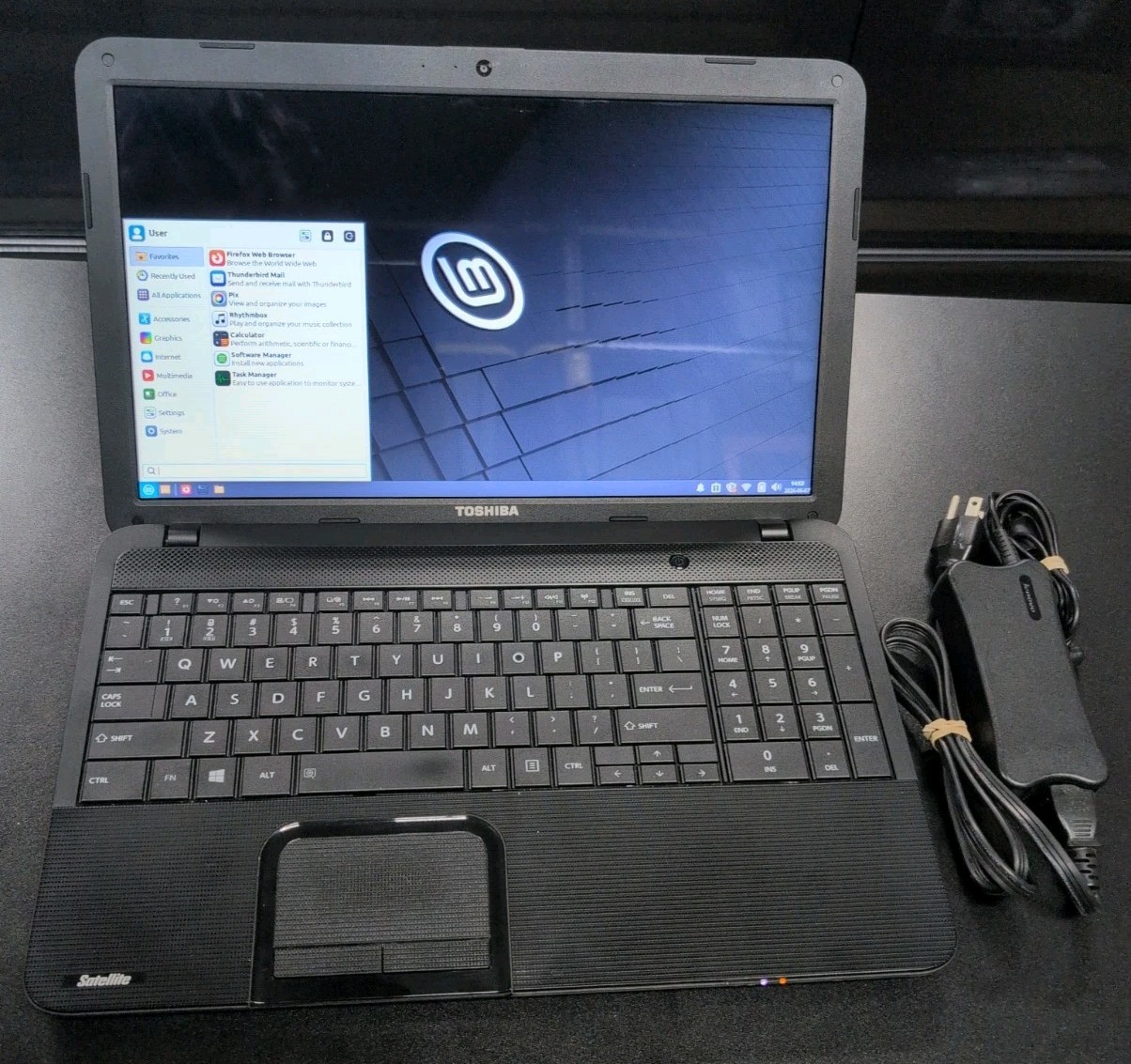 TOSHIBA Satellite AMD C855D 15” Laptop Great Working Condition 4GB Ram 250GB SSD