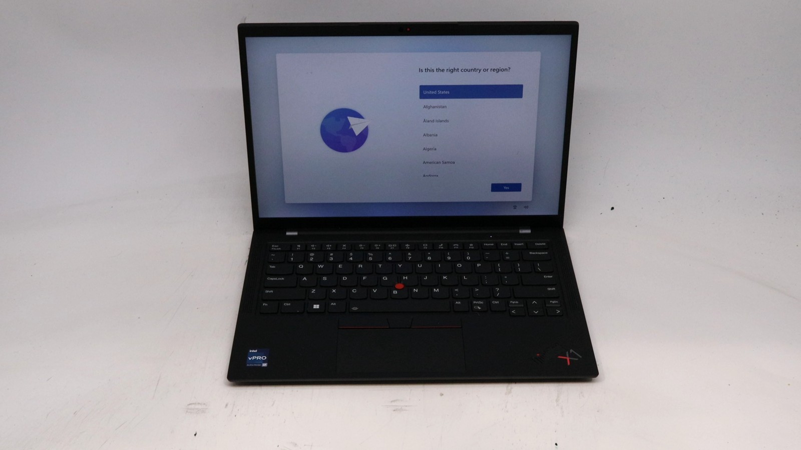 Lenovo ThinkPad X1 Carbon Gen 11 14″ i7-1365u 32GB 512GB – Very Good