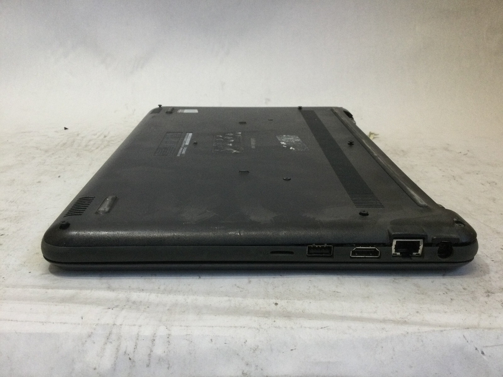 DELL LATITUDE 3380 – FOR PARTS – INTEL I5 7TH GEN – 8GB RAM -READ DESCRIP – BB