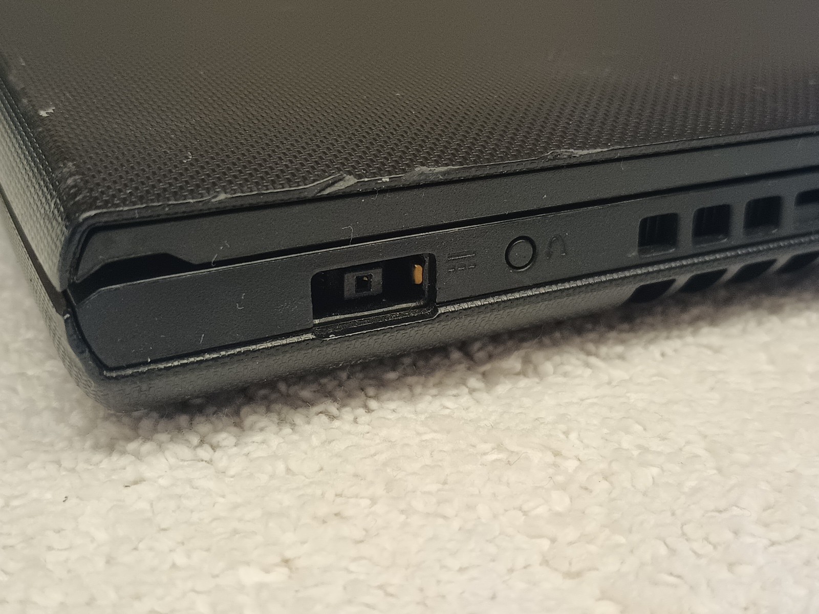 Lenovo G50-45 15″ Laptop AMD A8 4Gb Ram/No HD/Power Black Screen
