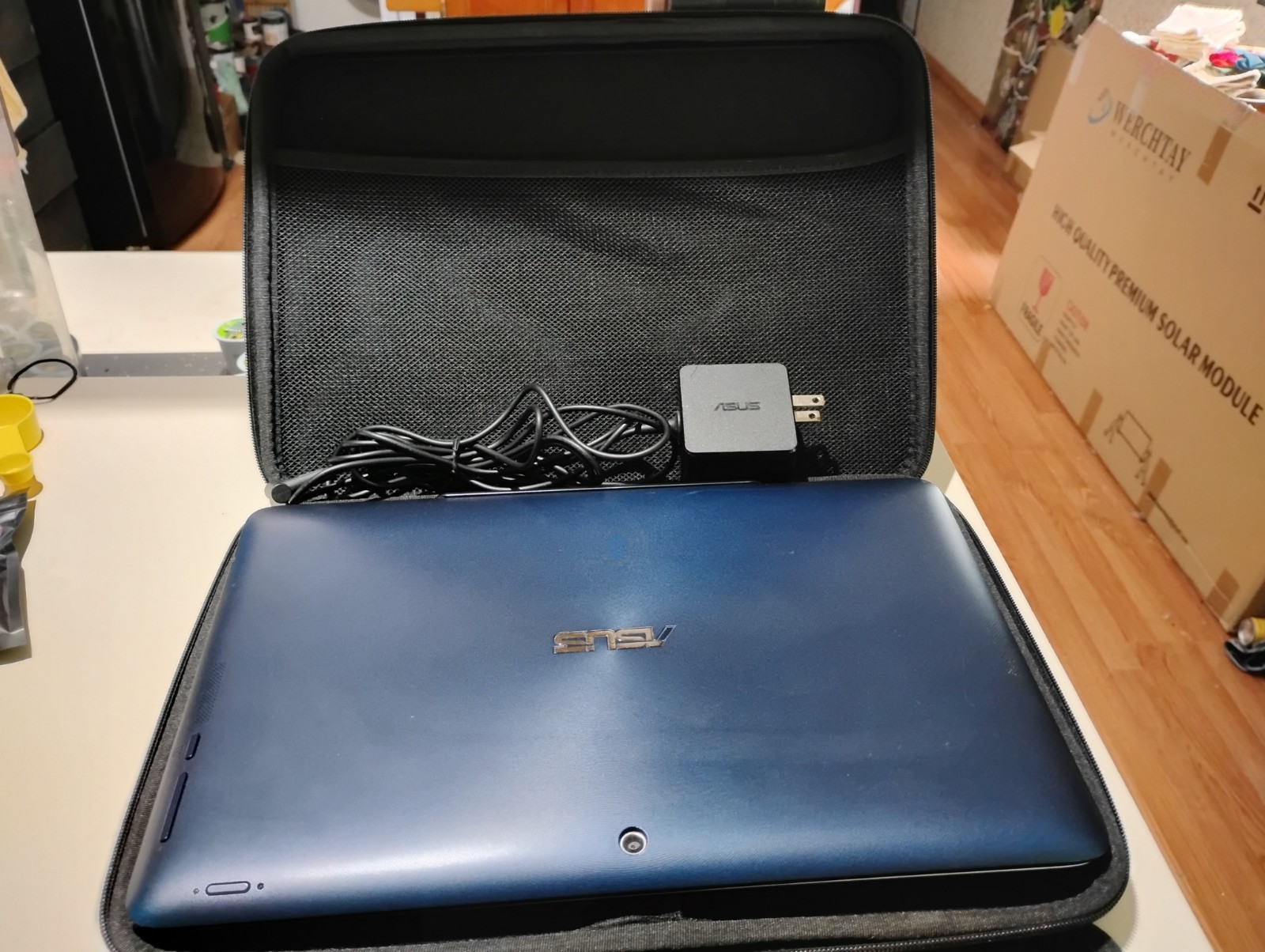 ASUS Transformer Book T200TA 11.6in. (64GB, Intel Atom Quad-Core, 1.46GHz, 4GB)
