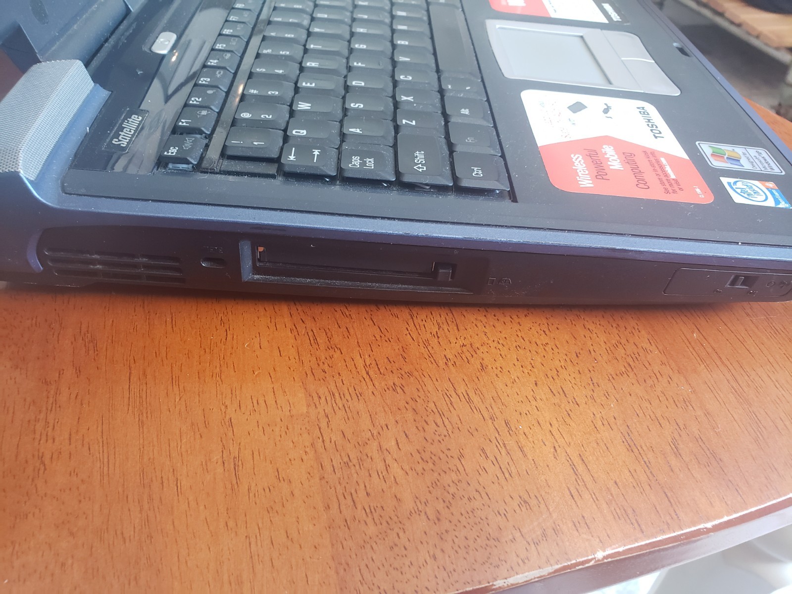 Vintage Toshiba Satellite A25-S207 Intel P4 2.66ghz 480mb 30gb WinXP W/power