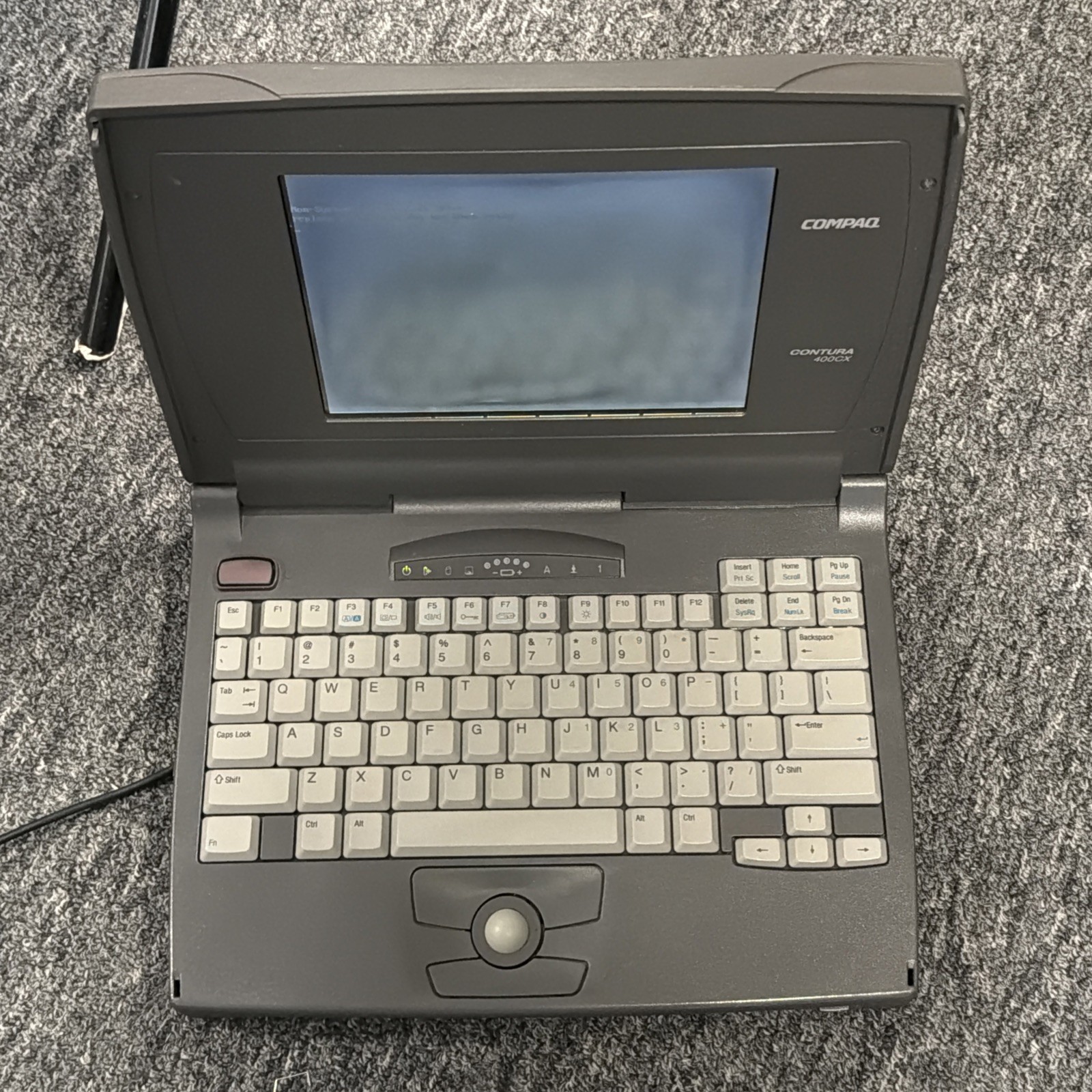 COMPAQ CONTURA 400CX 8.5″ VINTAGE PC LAPTOP SOLD AS-IS (POWERS ON)